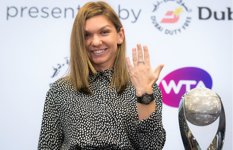 Simona Halep a primit un trofeu şi un inel deosebit după ce şi-a asigurat locul 1 WTA până la sfârşitul anului: "M-am logodit cu tenisul"