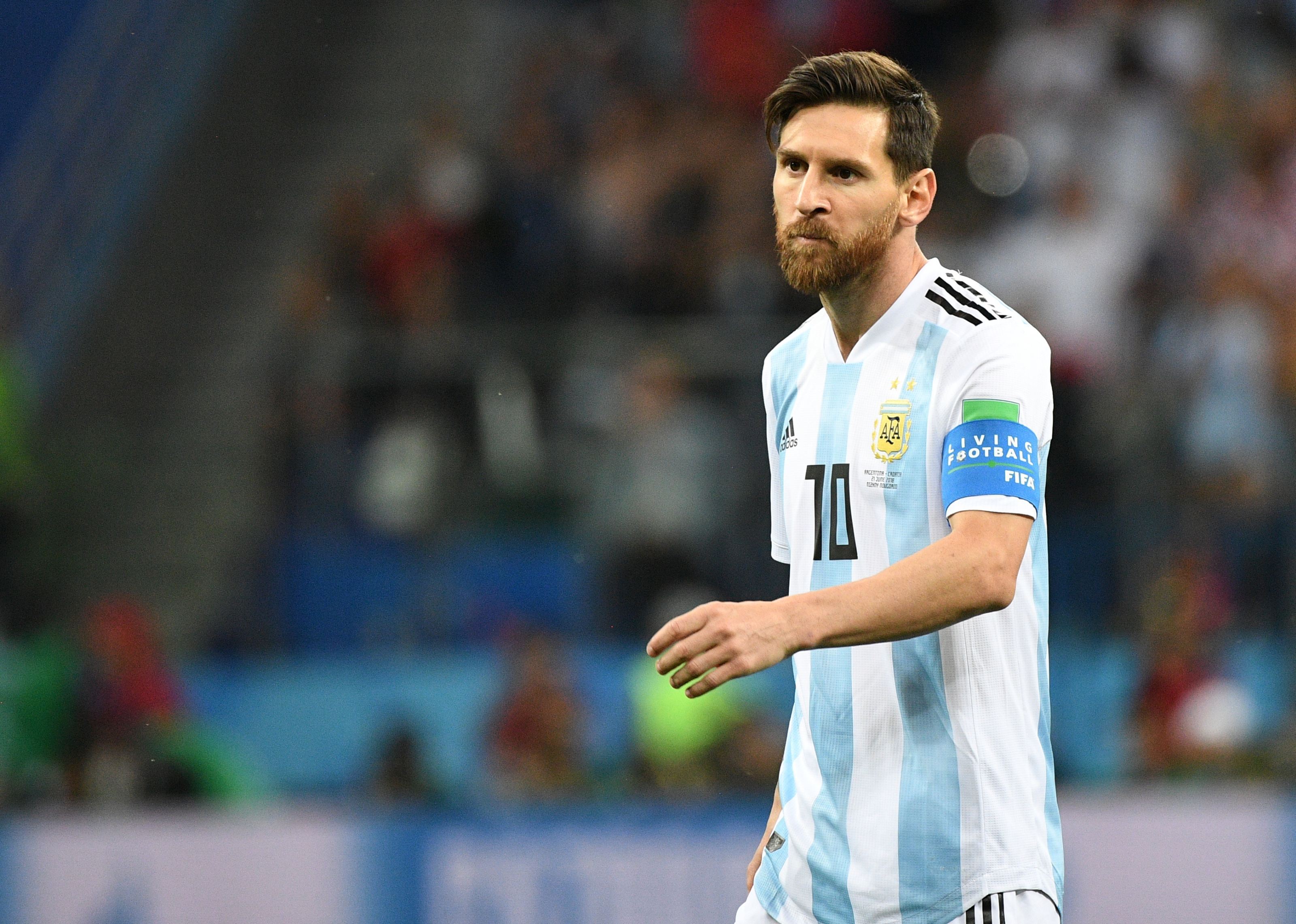 Messi a preluat trofeul mult râvnit de campion mondial, după cea mai frumoasă finală din istorie