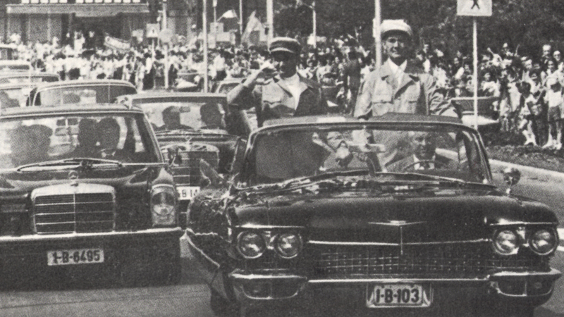 Limuzina Chrysler a dictatorului Nicolae Ceauşescu, scoasă la licitaţie, la Artmark