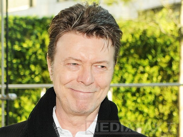 David Bowie,cameleonul pop-rock-ului britanic,a plecat să îi reîntâlnească pe Major Tom şi Ziggy