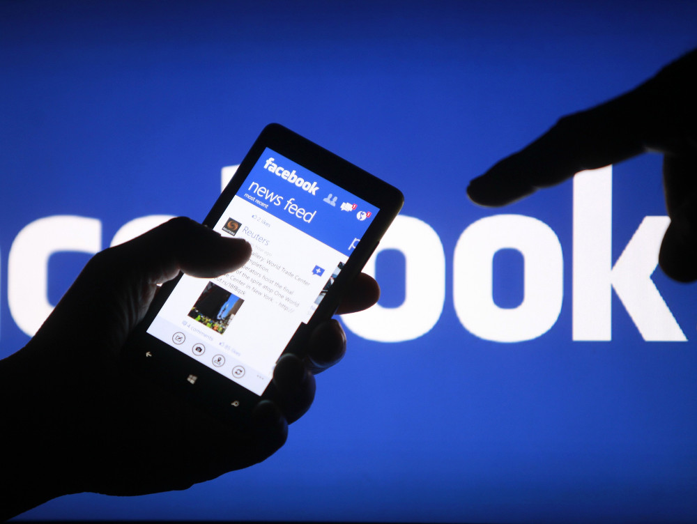 Facebook aduce o nouă opţiune: transmisiune video live pe iPhone