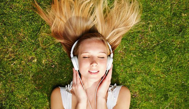Aplicaţiile de streaming iau avânt: Aproximativ 86% dintre melomani ascultă muzică prin serviciile de streaming