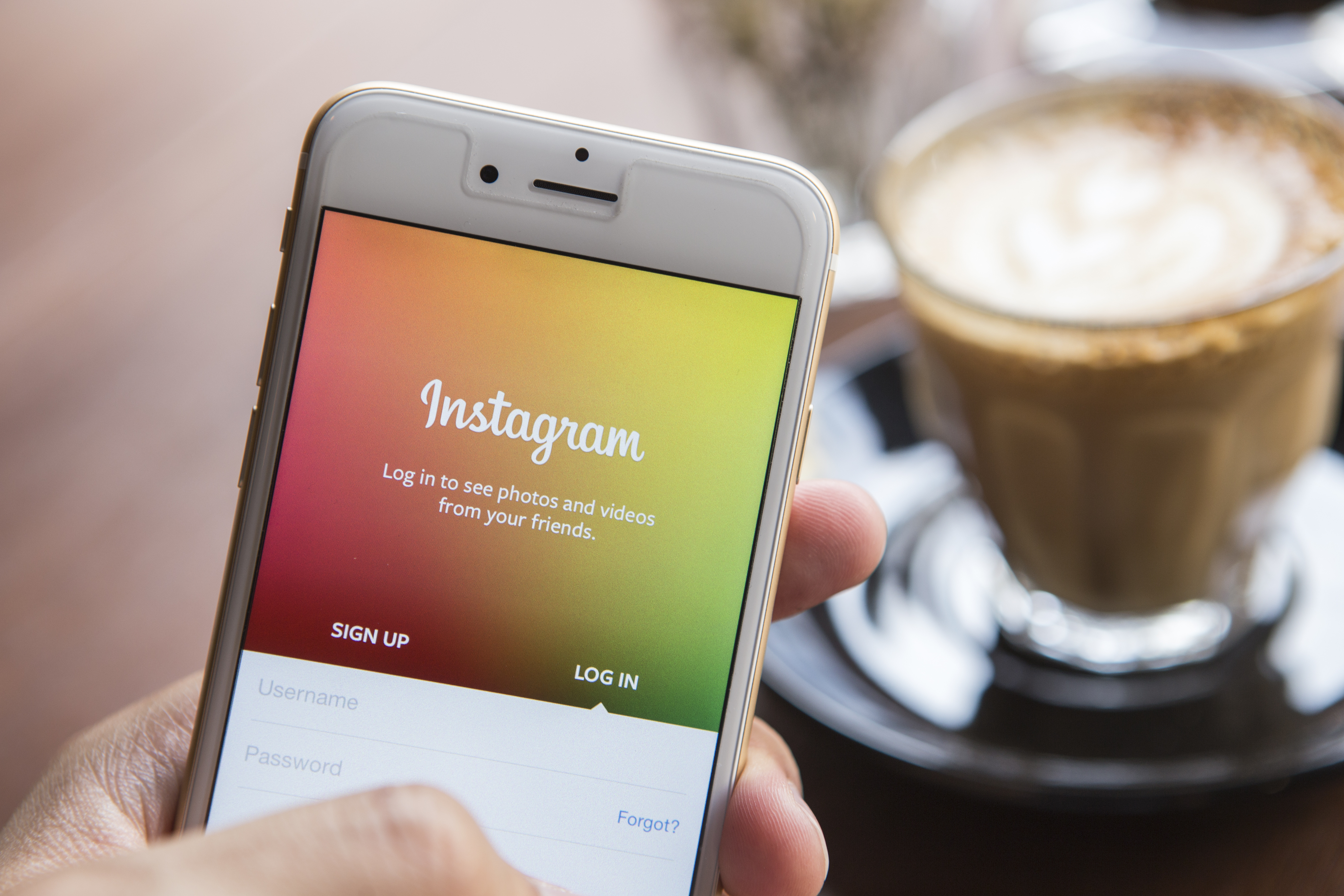 Adio like-uri pe Instagram? Platforma de socializare vrea să renunţe la caracterul public al numărului de ”like-uri” adunate de o postare
