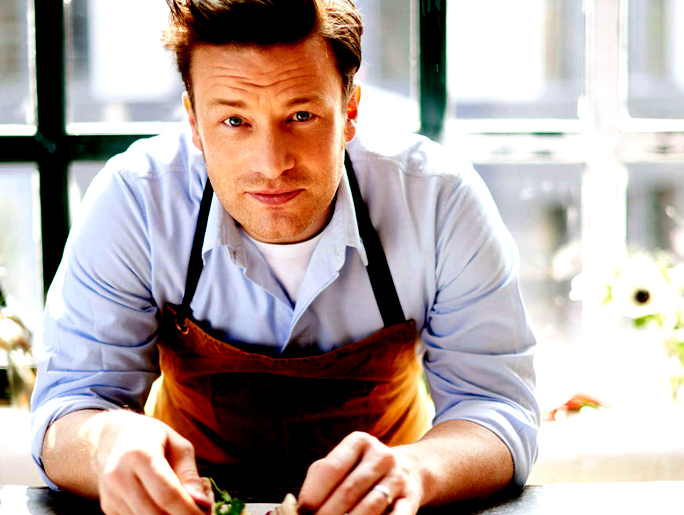 Jamie Oliver dă vina pe Brexit pentru prăbuşirea lanţului său de restaurante 