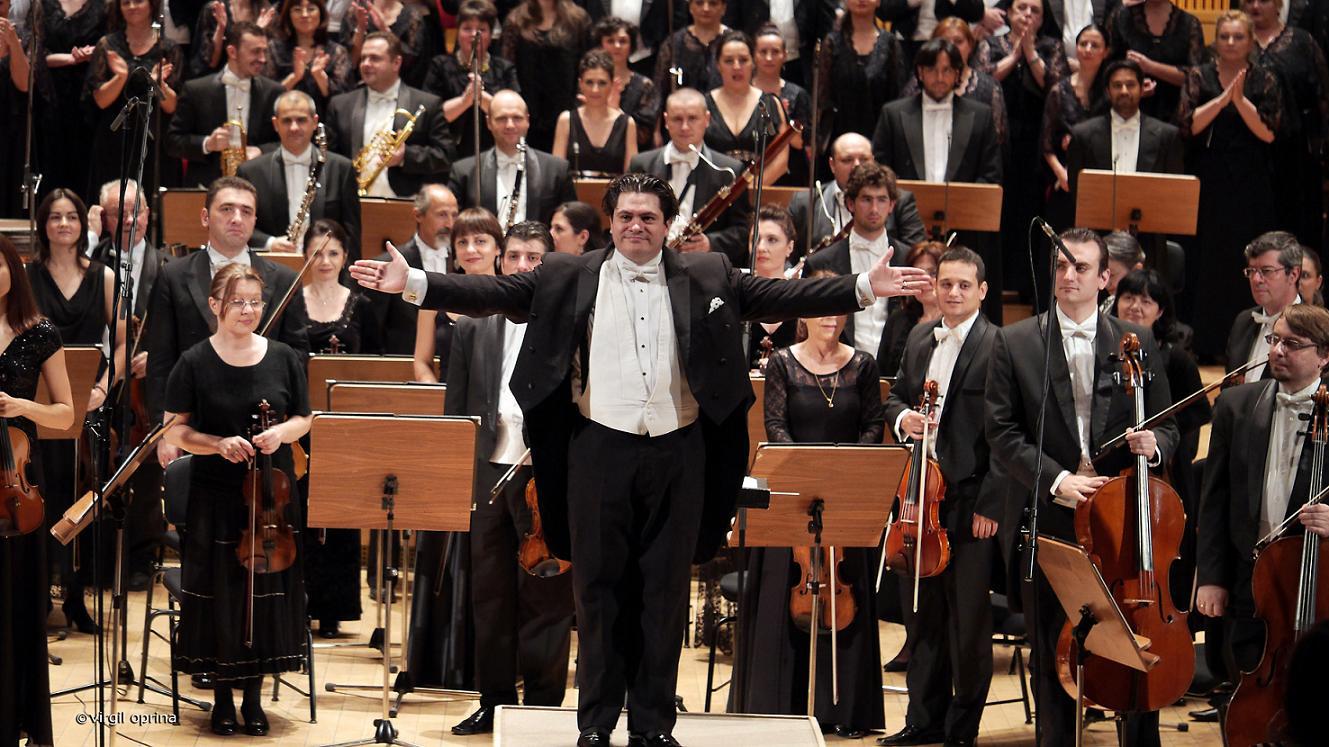 Cine este Cristian Măcelaru, românul care va conduce celebra Orchestră naţională a Franţei