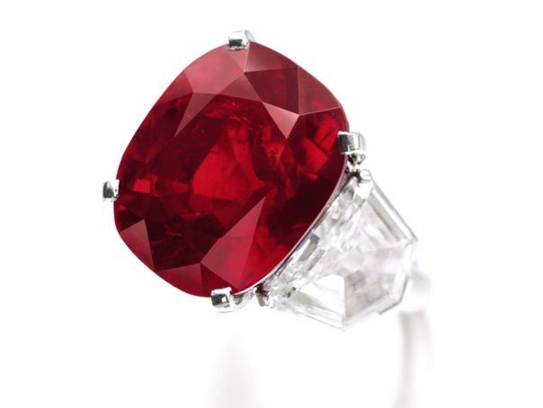 "Sunrise Ruby", cel mai scump rubin din lume, vândut cu preţul record de 30,4 milioane de dolari