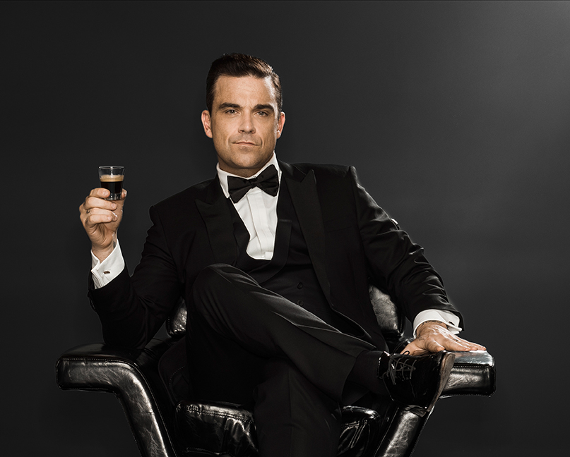 Robbie Williams va veni în România joi seară, cu un avion privat