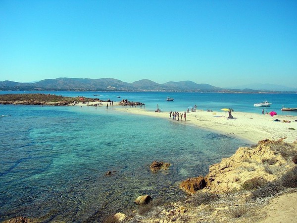 Tavolara, insula din largul coastelor Sardiniei care găzduieşte cel mai mic ''regat'' din lume