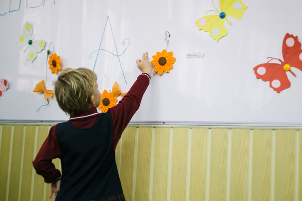 Şcoala din România în care elevii nu primesc note, teme pentru acasă sau premii la sfârşit de an