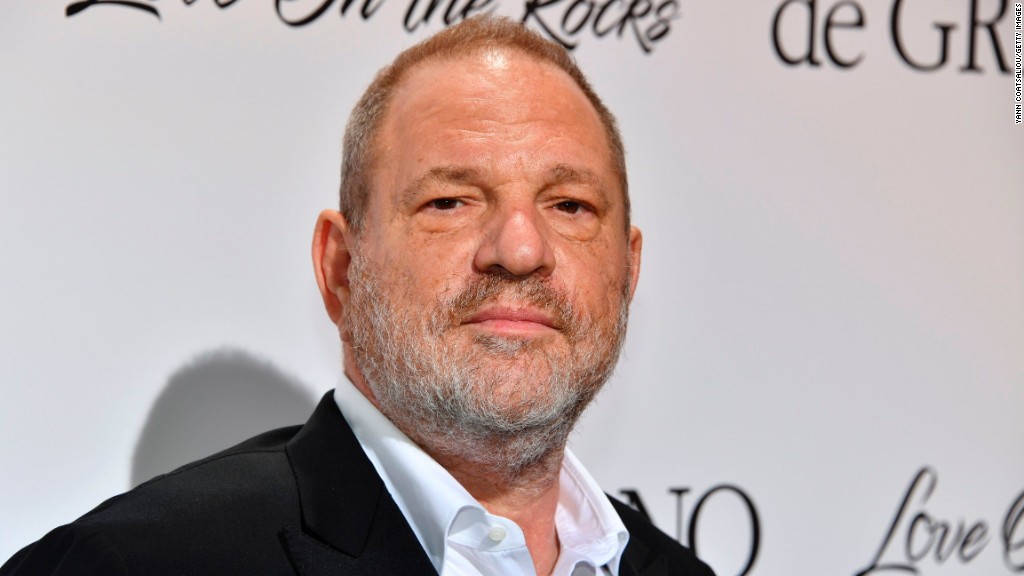 Producătorul american Harvey Weinstein, anchetat pentru zeci de abuzuri sexuale, s-a predat poliţiei din New York