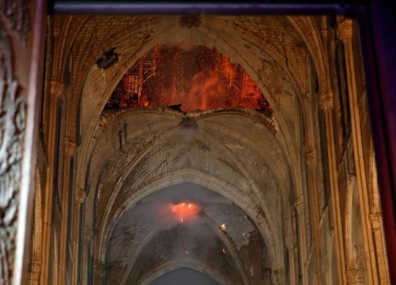 Operele de artă care au fost salvate din Catedrala Notre-Dame vor fi transferate la Muzeul Luvru