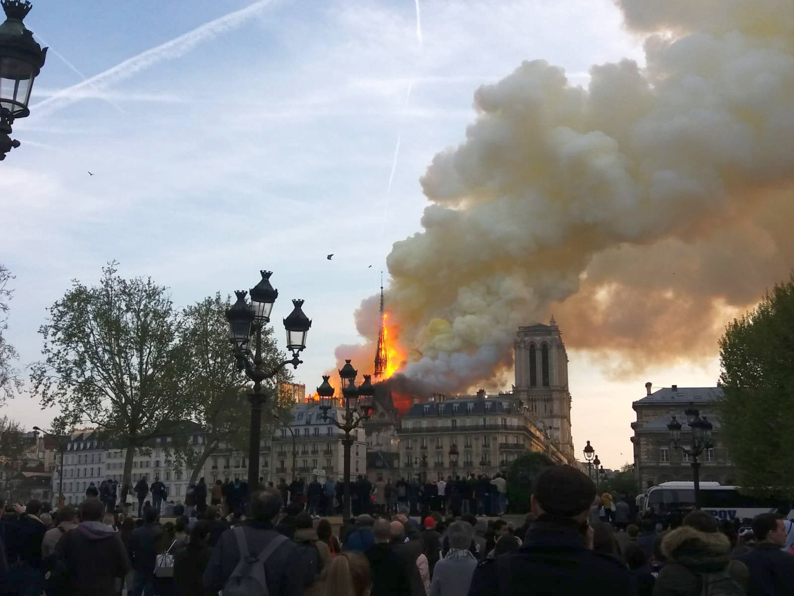 Poliţia franceză anunţă că un scurtcircuit este cea mai probabilă cauză a incendiului devastator de la Catedrala Notre-Dame