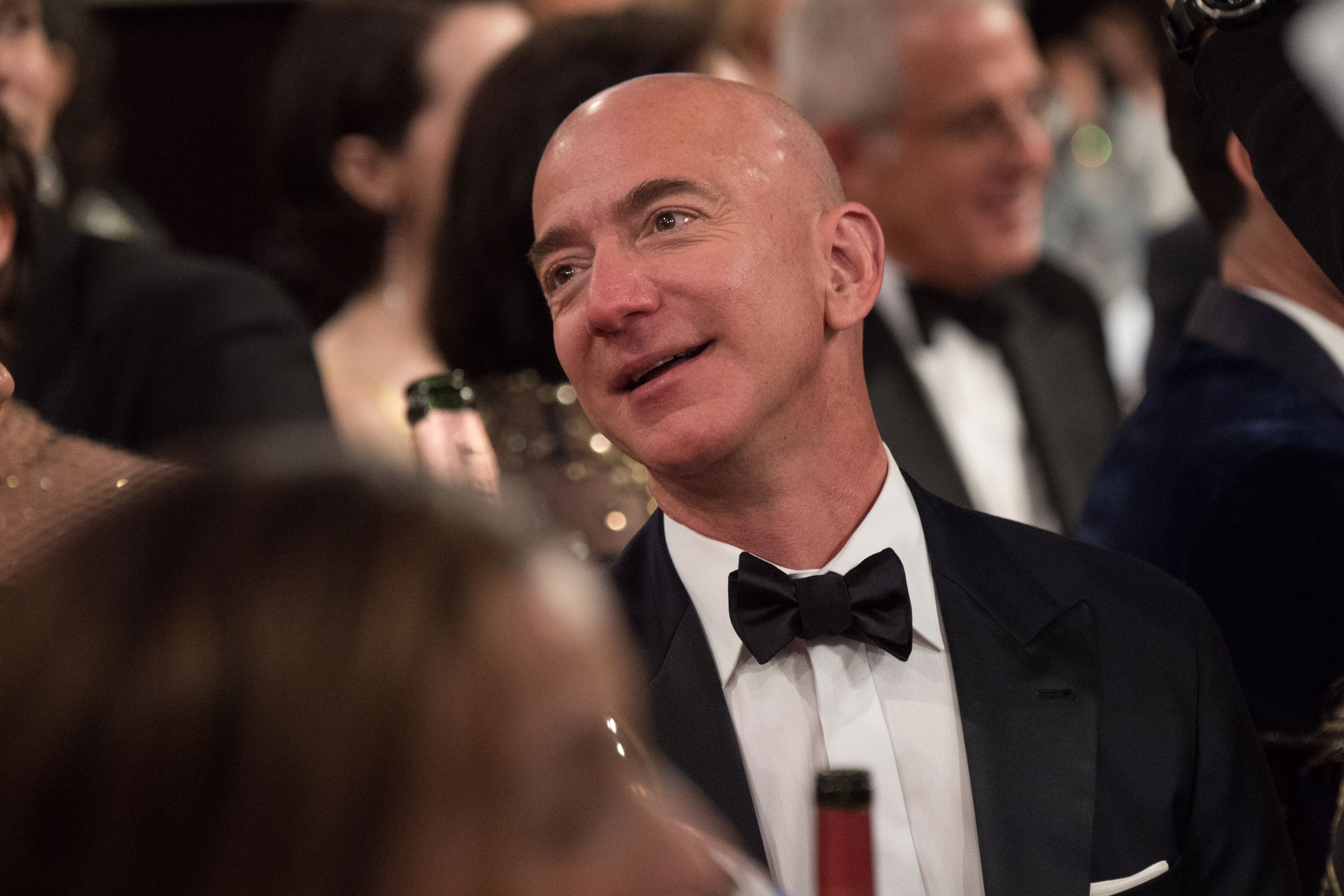 Cel mai scump divorţ din lume s-a finalizat: Jeff Bezos îi va da fostei soţii 38 de miliarde de dolari