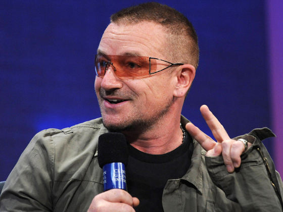 Bono, concert surpriză într-o staţie de metrou din Kiev
