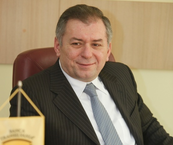Preşedintele Băncii Transilvania a fost recompensat cu acţiuni în valoare de 1,9 mil. lei prin programul de fidelizare
