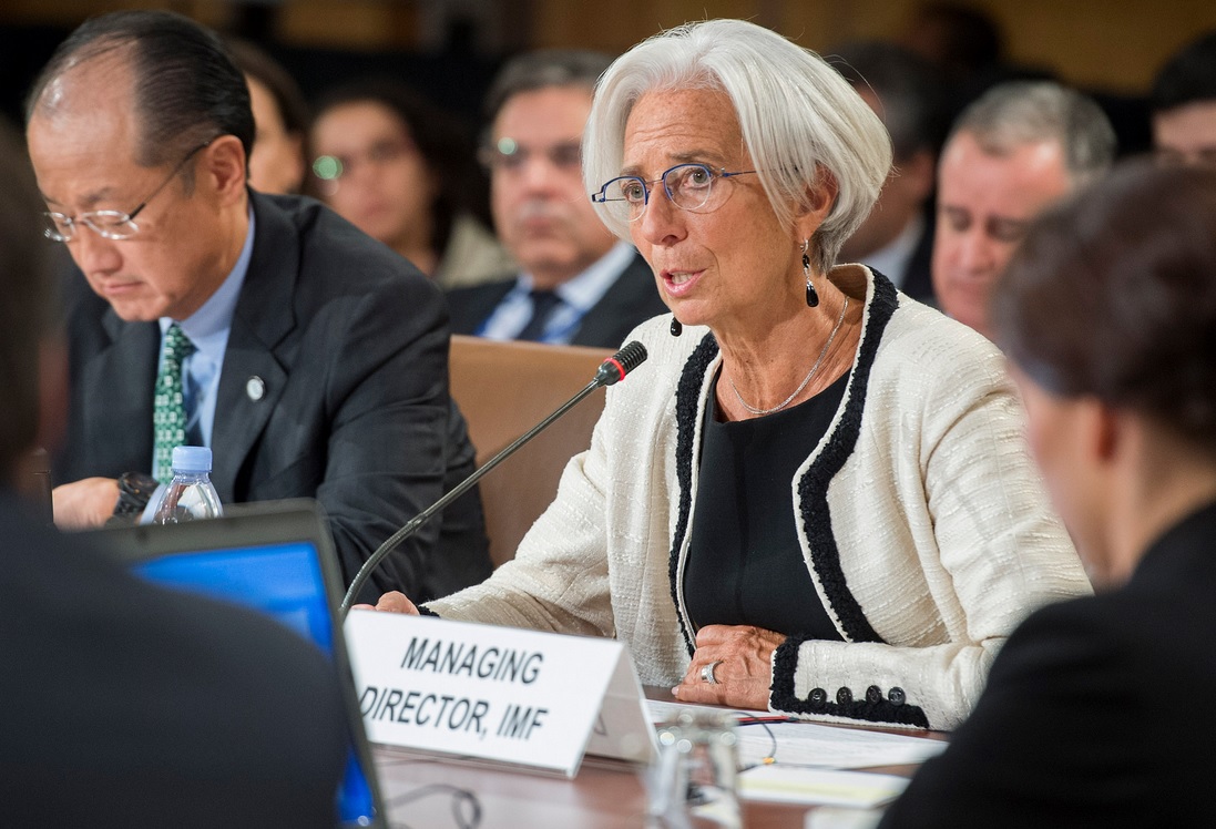 FMI-ul a greşit când a sfătuit economiile bogate să urmeze cura de austeritate înainte să-şi fi revenit din criză