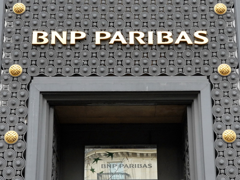 BNP Paribas este investigată pentru folosirea de informaţii confidenţiale în tranzacţii cu acţiuni