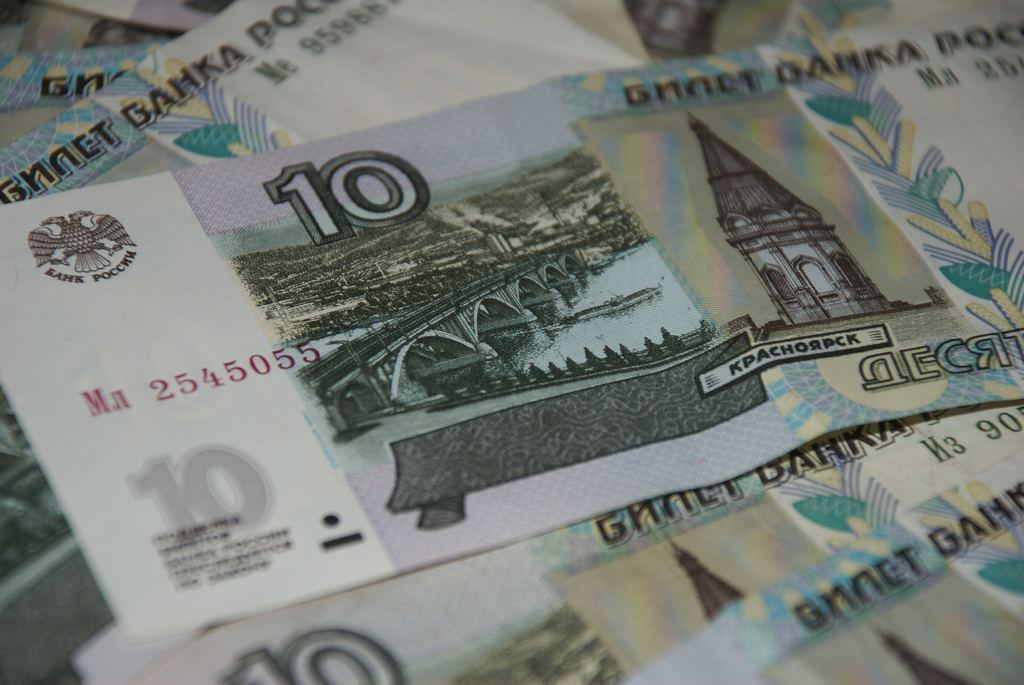 Măsuri disperate în Rusia pentru salvarea rublei: un partid propune ca veniturile în valută ale companiilor să fie convertite în moneda naţională