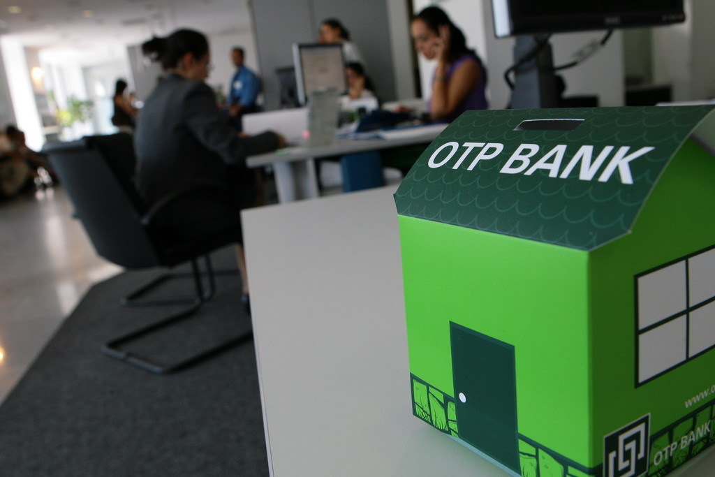 OTP Bank scade pentru 3 luni cu până la 1,5 puncte marja creditelor în franci cu dobândă variabilă