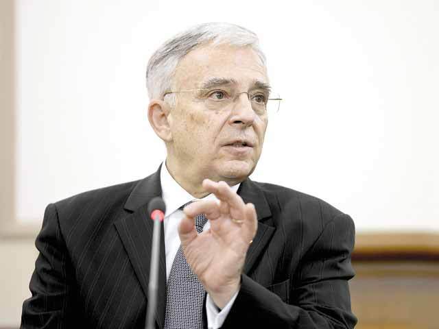 Poziţie tranşantă a guvernatorului Mugur Isărescu în problema Codului Fiscal: "Noul Cod Fiscal este inaplicabil; Iohannis a făcut bine că l-a trimis înapoi"