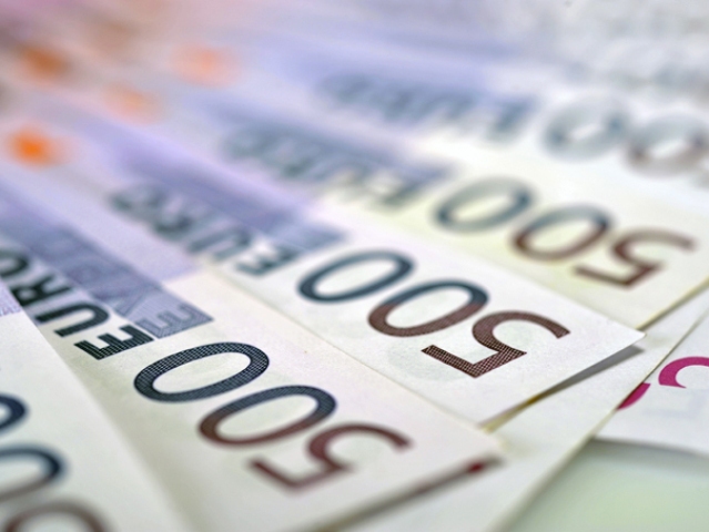 Băncile abia mai vând credite de retail în euro de 15 milioane de euro în fiecare lună