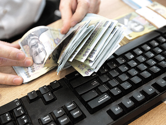 Raportul credite/depozite s-a apropiat de 84% în...