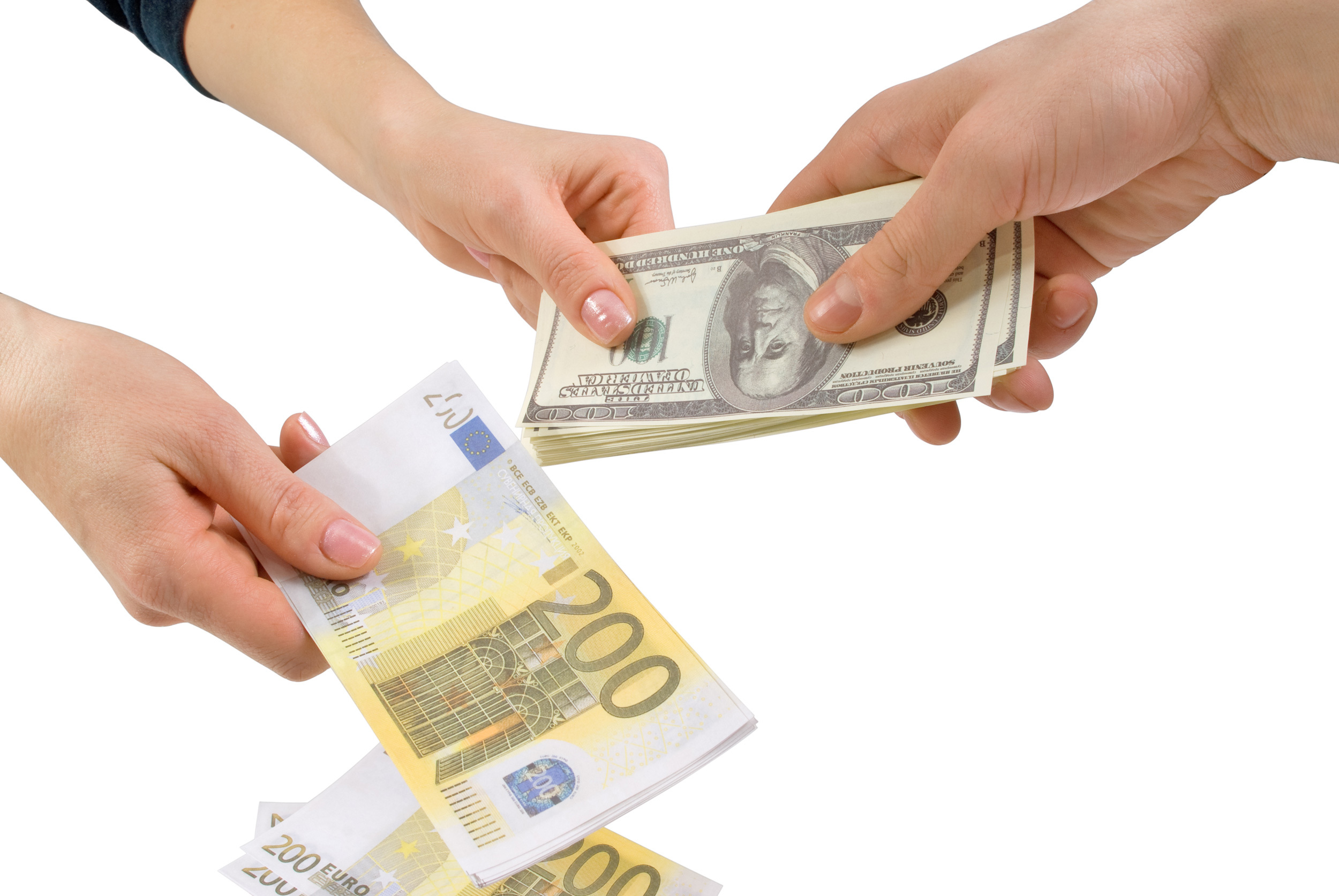 Paritatea euro-dolar revine în discuţii