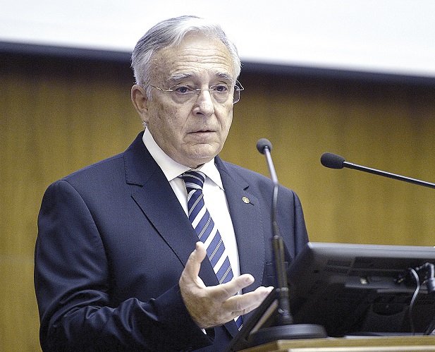 Guvernatorul Mugur Isărescu s-a dus în Parlament pentru a explica de ce inflaţia a scăpat de sub control, dar nu a avut cui. Doar trei senatori au fost prezenţi