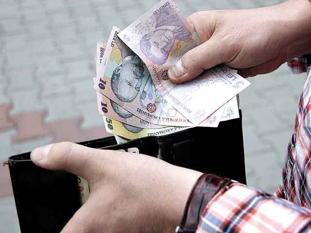 Creşterea economică a adus 5.000 de români în plus...