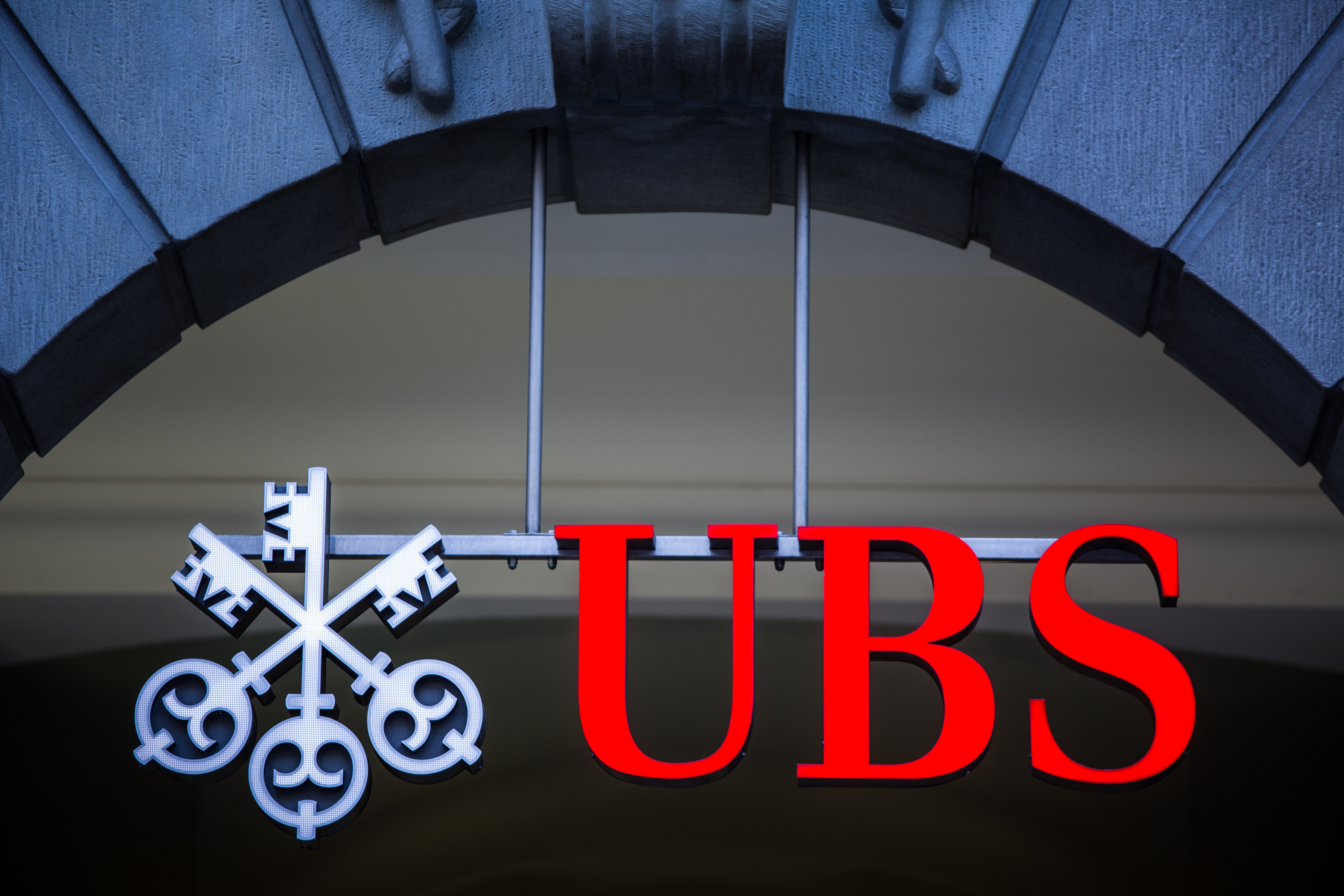 UBS va impune dobânzi negative pentru depozitele clienţilor bogaţi din Elveţia