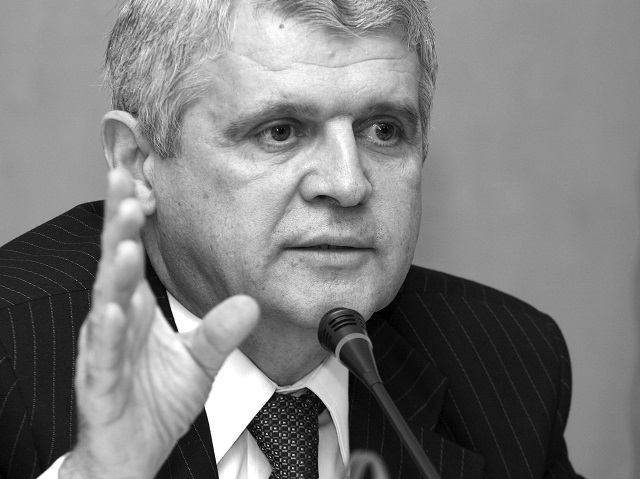 Nicolae Dănilă: „30 de ani de provocări şi reforme în sistemul bancar din România“