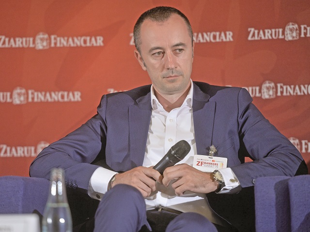 Aurelian Mihăilescu, director executiv pieţe de capital, pleacă după 24 de ani de la Raiffeisen. „Simt că pot să fac o schimbare şi îmi trebuia un moment de pauză“