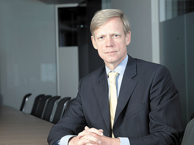 După 19 ani, Steven van Groningen se pregăteşte să se retragă de la conducerea executivă a Raiffeisen Bank România. Grupul austriac a început un proces de recrutare intern şi extern pentru poziţia de CEO
