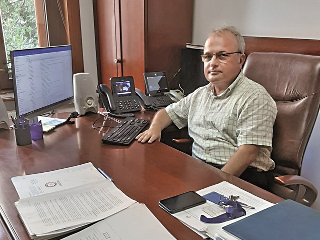 Trei decenii de informatică în serviciul Băncii Naţionale a României; saltul spectaculos de la un calculator dăruit de un expert al FMI în toamna anului 1990  la o reţea demnă de actuala revoluţie digitală globală