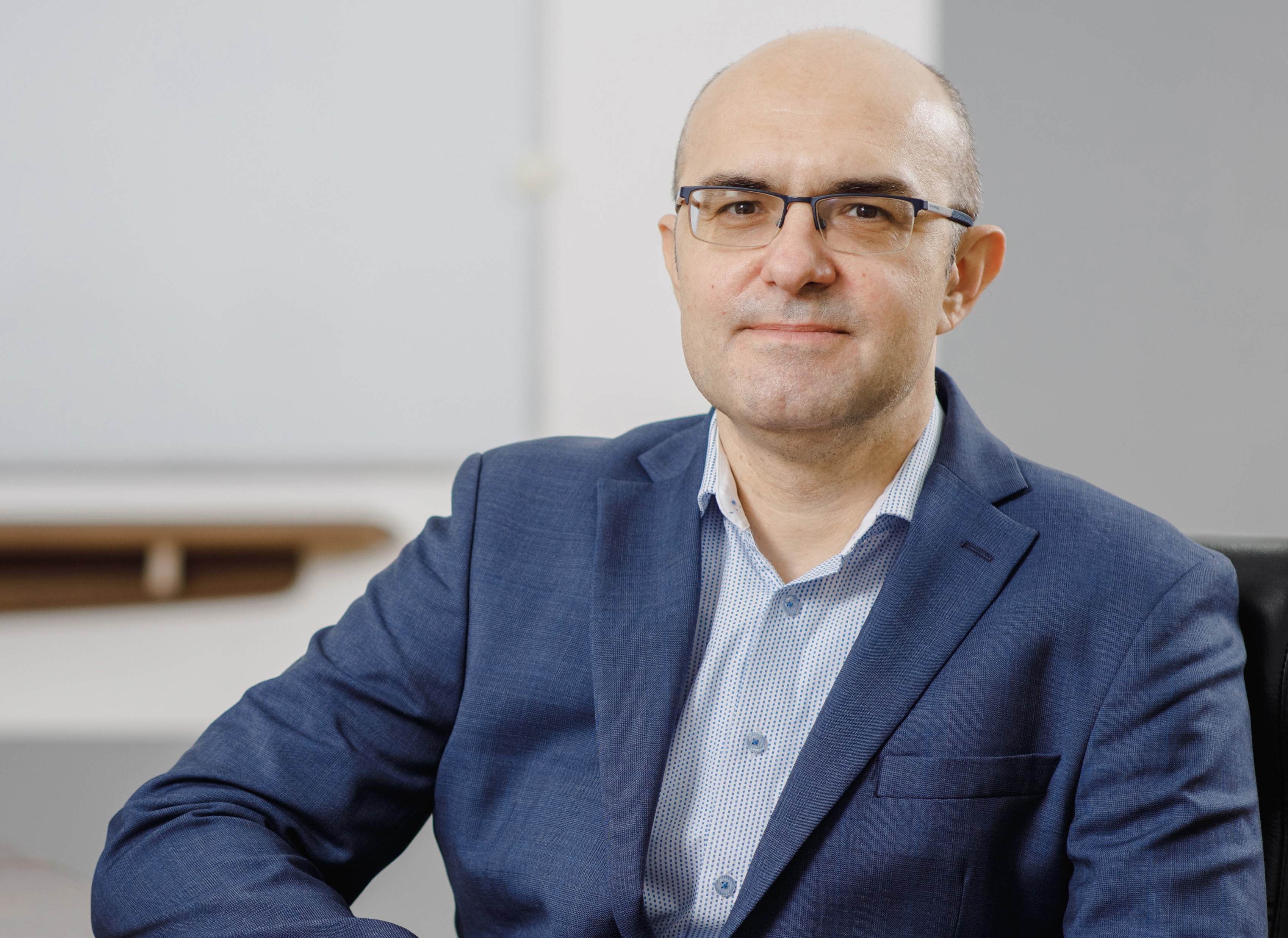 Bogdan Spuză, fost bancher la BNP Personal Finance, a fost numit de OTP Bank la conducerea subsidiarei din Republica Moldova. “Ne vom axa prioritar pe transformarea digitală, dezvoltarea intermedierii financiare şi susţinerea economiei locale”