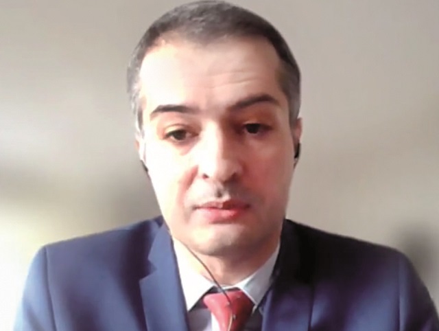 ZF Live. Bogdan Dumitrescu, profesor universitar, ASE Bucureşti: Participanţii la Pilonull II de pensii pot alege să primească banii economisiţi într-o plată unică sau eşalonat, pe o perioadă maximă de cinci ani