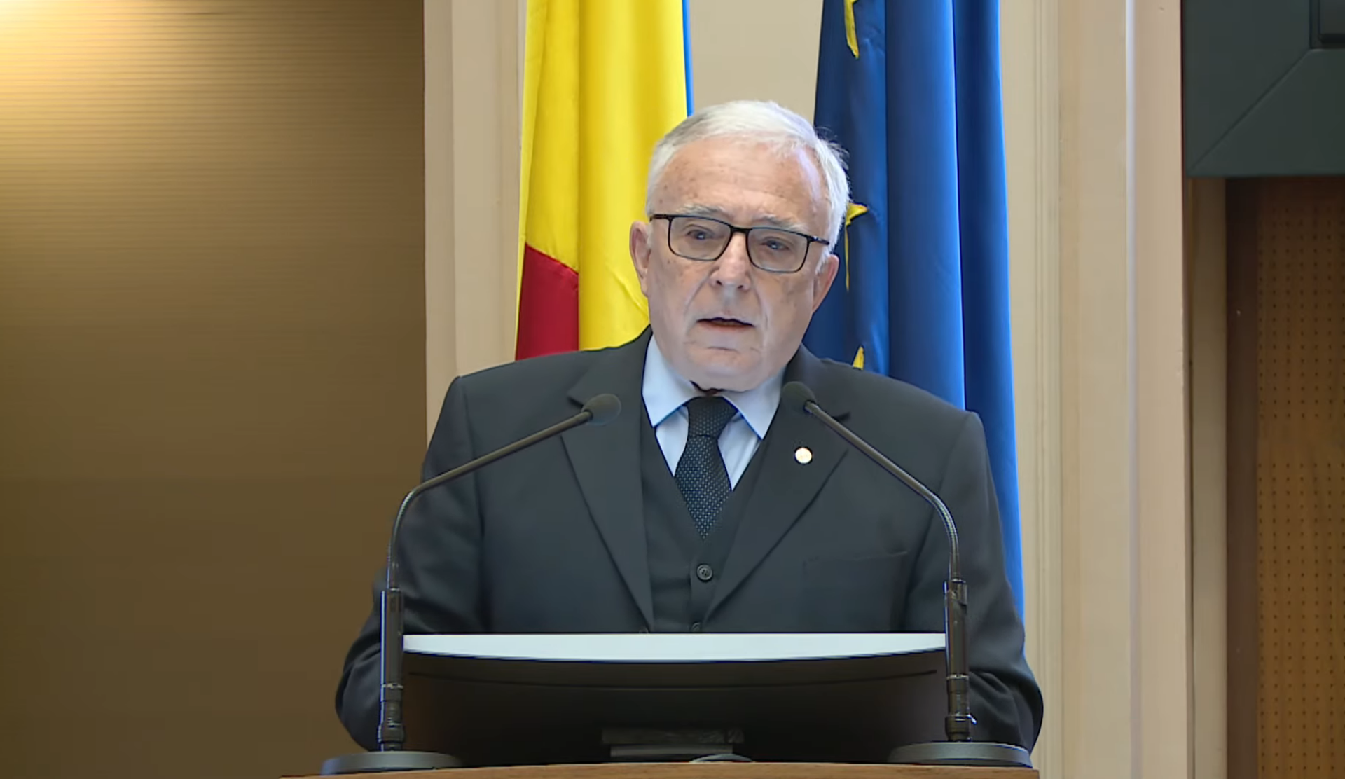 Mugur Isărescu, guvernatorul BNR: Nu poţi să te joci cu cursul valutar, este indicatorul cel mai de încredere pe care îl au românii