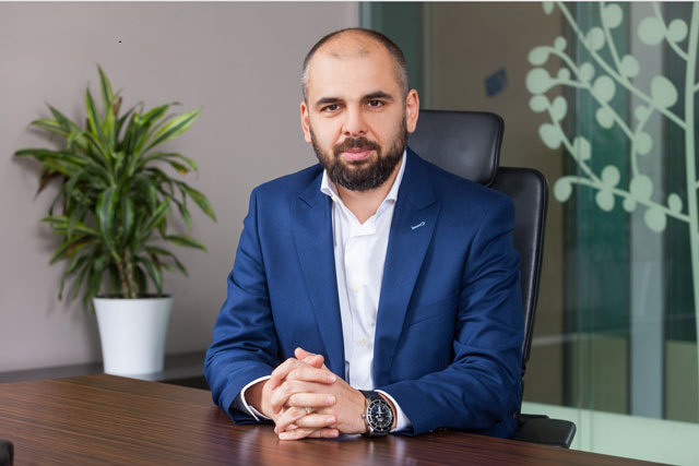 Who's who in business. Paul Cazacu, CEO Uniqa Asigurări: Lider în adaptare