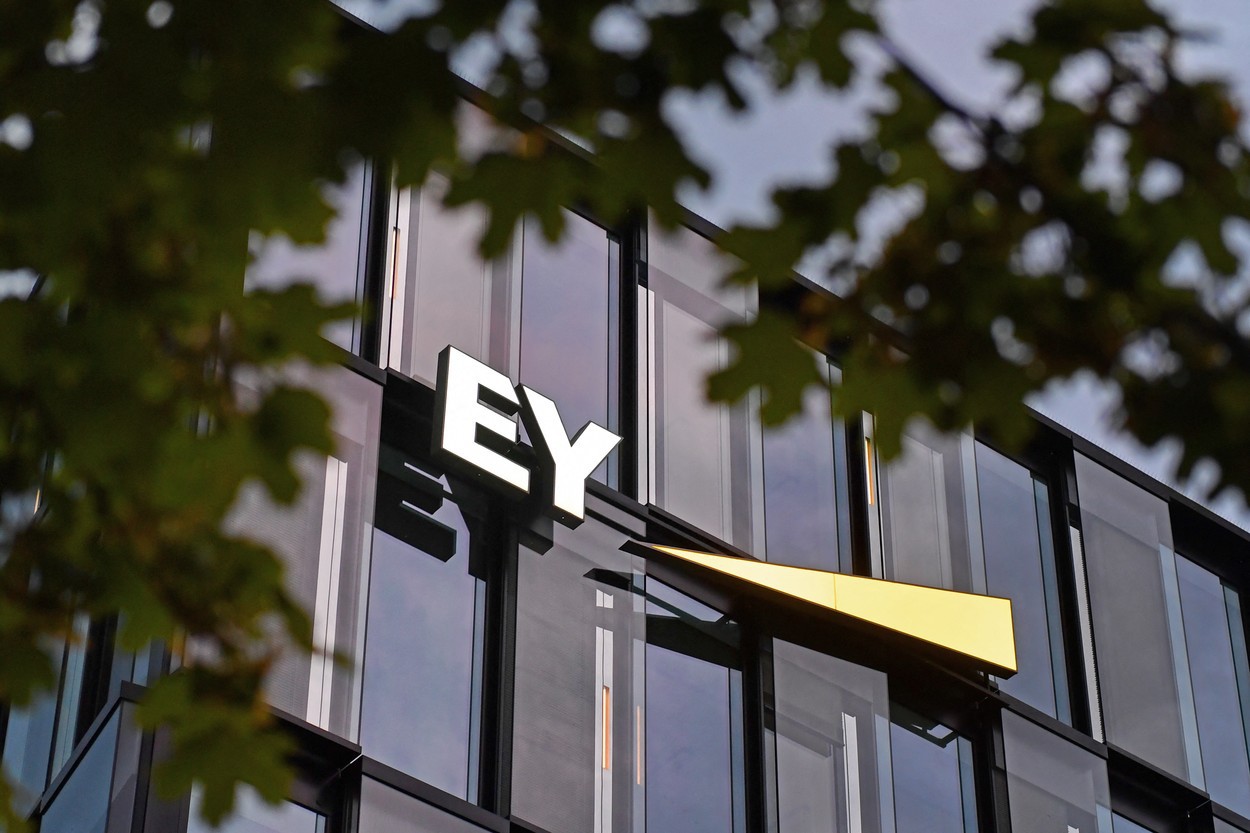 EY nu şi-a revenit încă după scandalul Wirecard: Divizia germană a firmei din Big Four plănuieşte să dea afară 40 de parteneri şi 380 de angajaţi, luptându-se să îşi îmbunătăţească profitabilitatea după daunele provocate de scandalul uriaş de la Wirecard