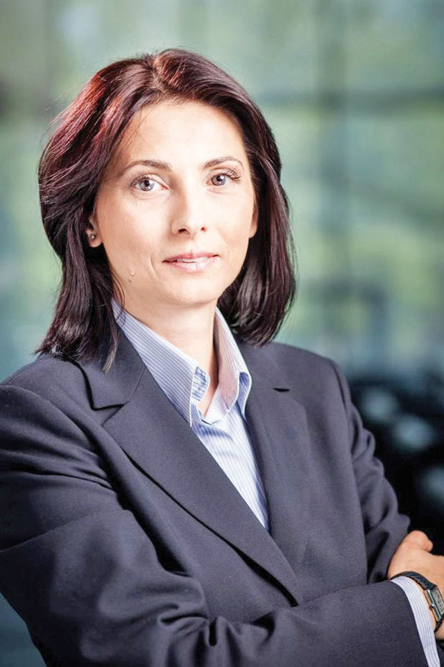 Mihaela Lupu, în pole-position pentru poziţia de CEO al UniCredit România