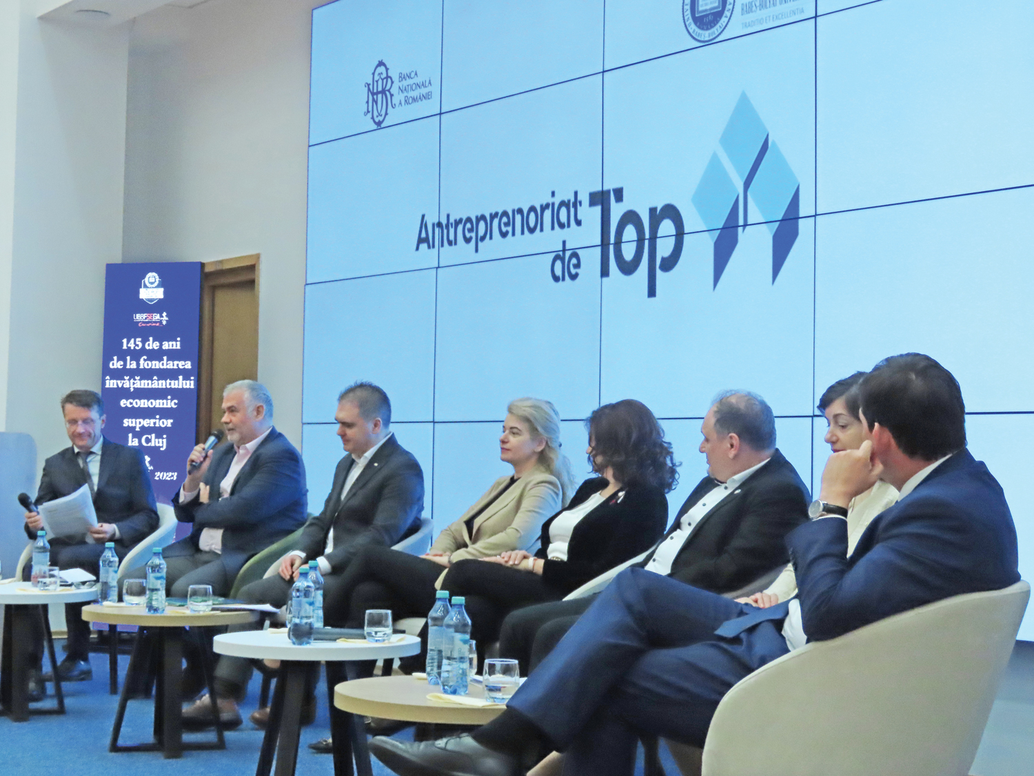 Conferinţa Antreprenoriat de Top, organizată de BNR, ARB şi ZF la Cluj-Napoca. Creşterea nivelului de educaţie financiară în rândul antreprenorilor este esenţială pentru a fi mai pregătiţi în faţa provocărilor şi pentru a putea creşte dezvoltarea economică a României