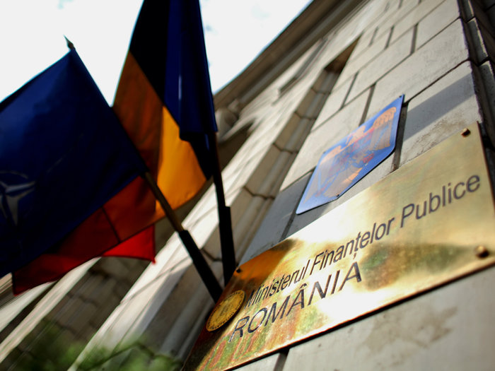 Ministerul Finanţelor a împrumutat joi de la bănci aproape 2 miliarde lei, prin două licitaţii cu titluri de stat, la dobânzi de 6,08% şi 6,34% pe an