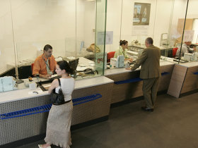 Topul celor mai mari bănci după active în S1/2026. Pe podium au rămas Banca Transilvania, BCR şi CEC Bank. Dar, UniCredit se apropie tot mai mult de locul 3. Doar jumătate din băncile mari au avut creşteri ale activelor peste inflaţie. Cele mai mari creşteri ale activelor: UniCredit, Exim Banca Românească, BT şi Raiffeisen Bank