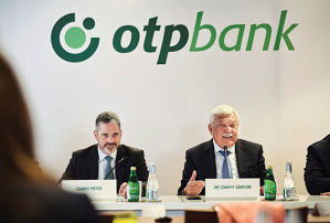 Cât de periculoasă este furtuna de pe piaţa datoriilor suverane pentru băncile europene. Indicele EURO STOXX Banks a scăzut cu peste 10% în ultima lună, iar în Ungaria acţiunile OTP Bank s-au prăbuşit cu aproape 20% în doar două săptămâni.