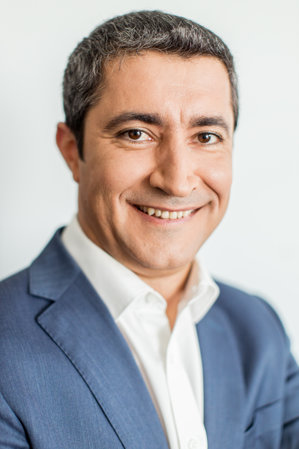 Studiu Raiffeisen Bank: 9 din 10 români nu au o strategie clară de investiţii. „Rezultatele studiului arată o schimbare importantă de comportament: românii cu venituri ridicate sunt tot mai interesaţi să îşi pună banii la lucru, nu doar să îi păstreze”
