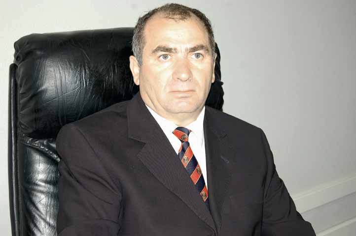 Tudor Ciurezu încearcă să-i împace pe acţionarii SIF Oltenia cu dividende de 92,8 mil. lei din profitul pe 2013