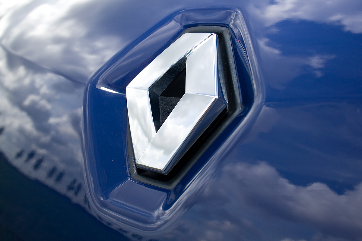 Renault creşte pe burse, după ce anunţă vânzări în creştere cu 14% 