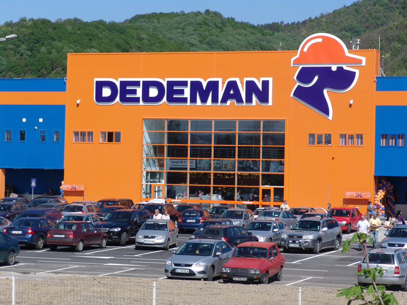 Dedeman a cumpărat un teren de 51.000 de metri pătraţi de la compania de transporturi aeriene Aviaţia Utilitară 