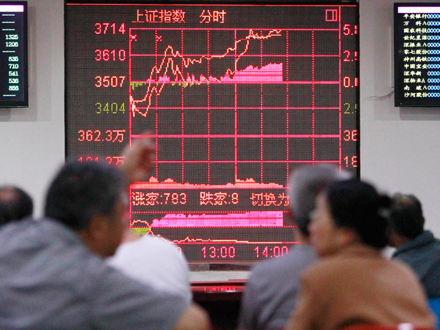 Panică pe pieţele asiatice: Acţiunile au scăzut la cel mai redus nivel din ultimii patru ani. La Bucureşti cursul leu-euro este nemişcat
