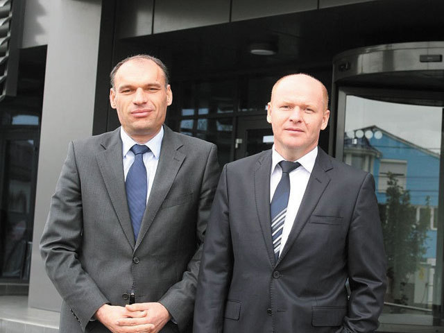 Fraţii Pavăl cumpără 2,5% din Cemacon Cluj de la CEO-ul şi CFO-ul producătorului de cărămizi, adică Liviu Stoleru şi Daniel Şologon, într-o tranzacţie de 5,1 mil. lei